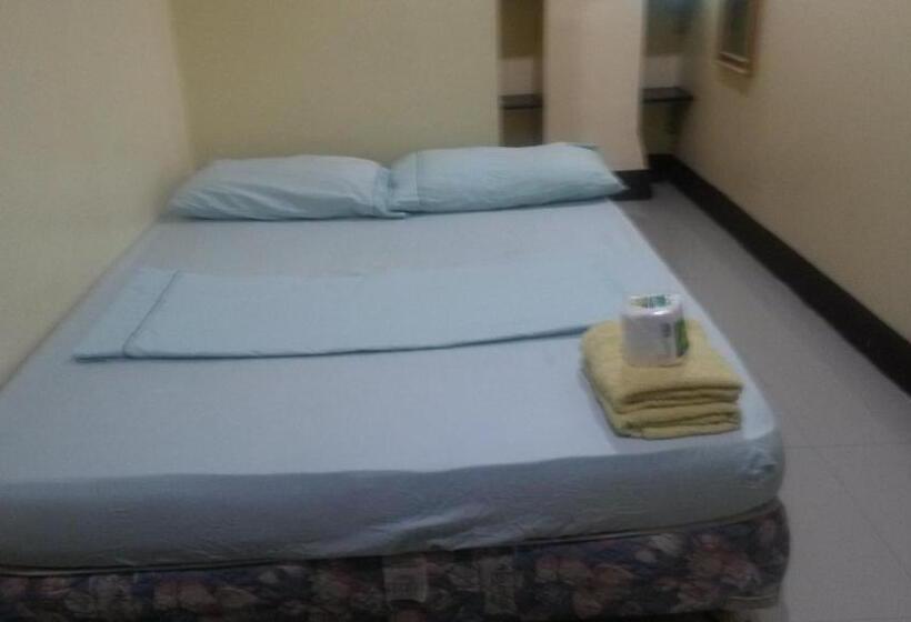 اتاق اکونومی, Honey Hunt House