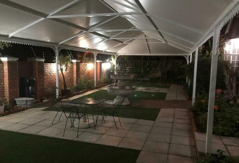 חדר סופריור, The Solomon Guest House