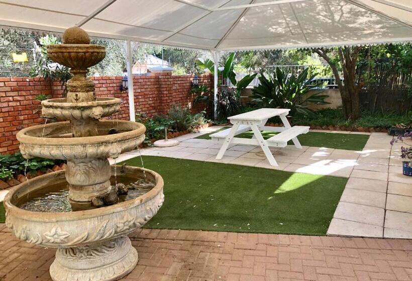 חדר סופריור, The Solomon Guest House