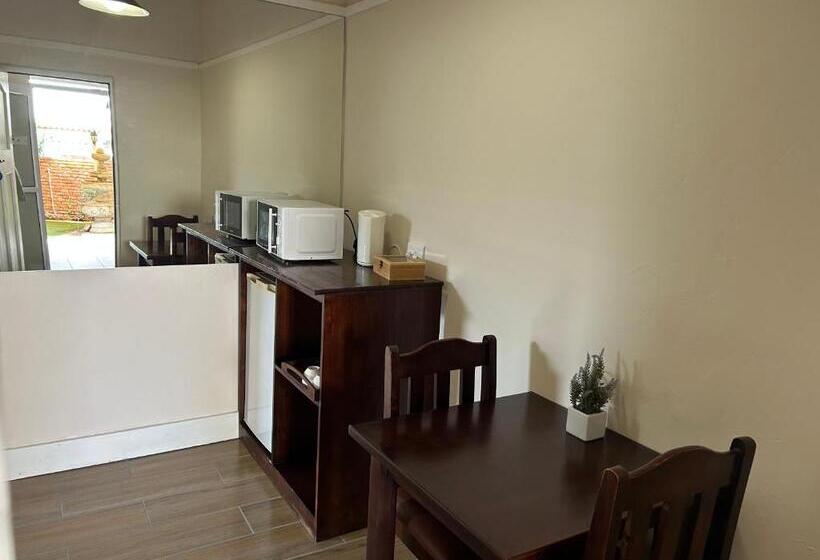 חדר סטנדרט, The Solomon Guest House