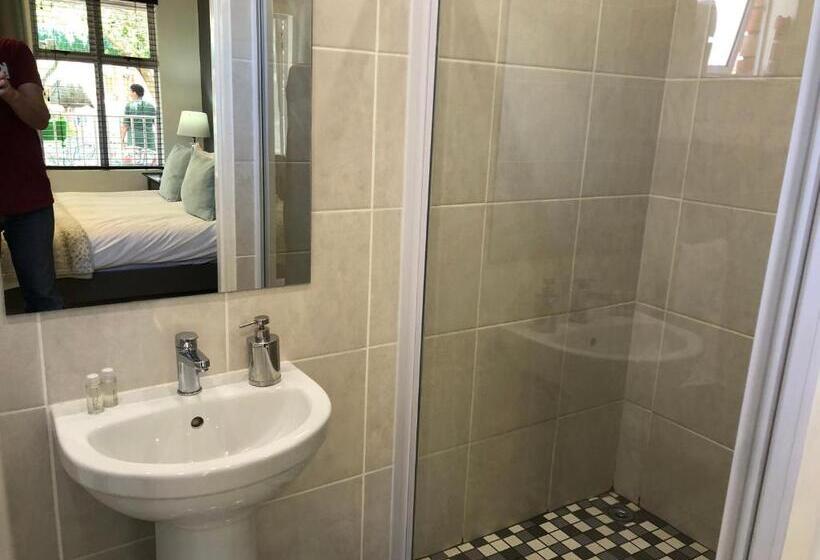 חדר סטנדרט לארבעה, The Solomon Guest House