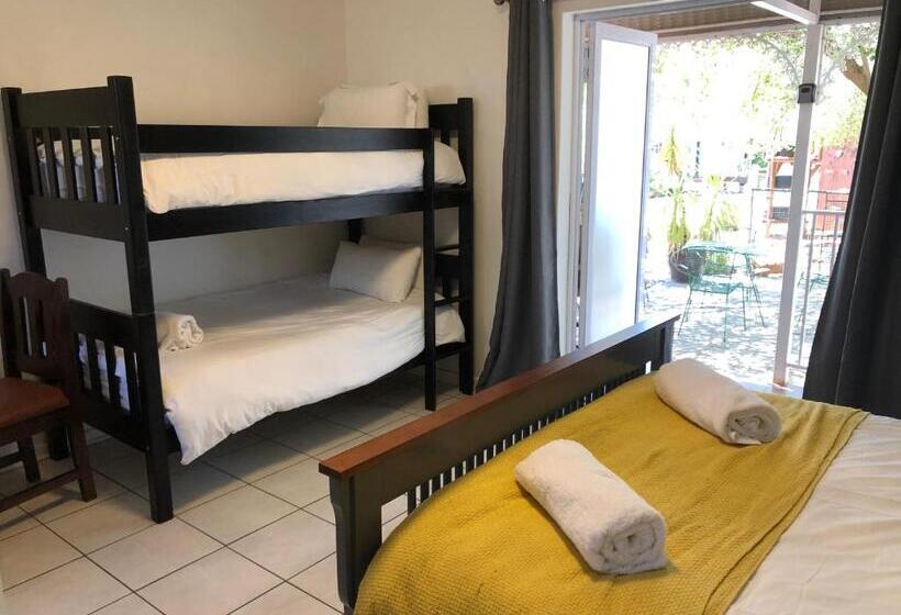 חדר סטנדרט לארבעה, The Solomon Guest House