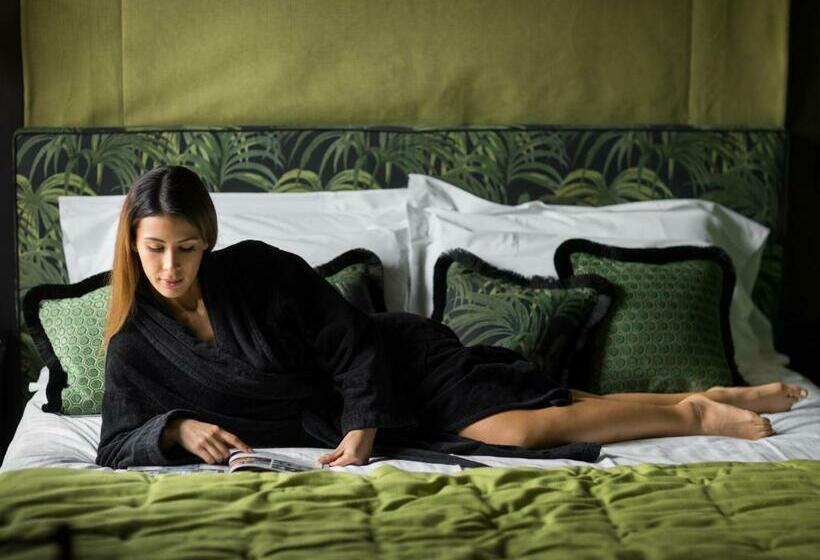 سوییت جونیور با بالکن, Velona's Jungle Luxury Suites