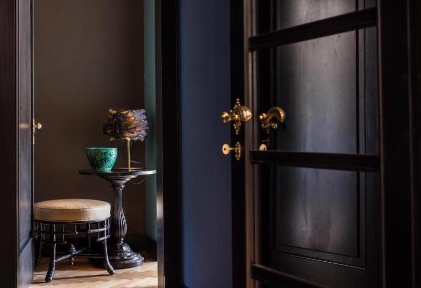 سوییت جونیور, Velona's Jungle Luxury Suites