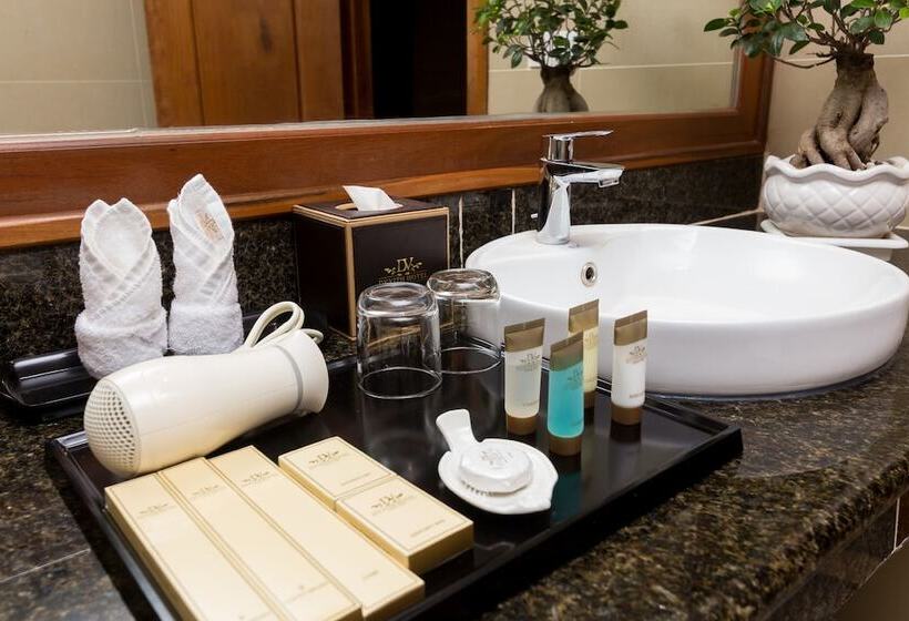 חדר דלוקס יחיד, Dyvith