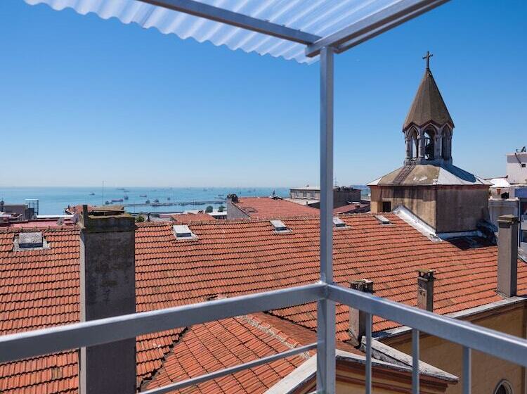 اتاق لوکس با بالکن, Oban Suites Istanbul