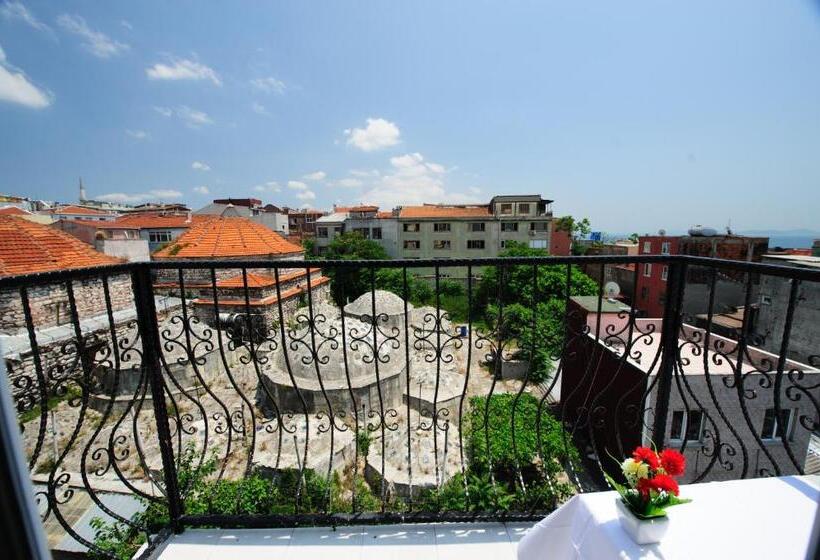 اتاق سه نفره دلوکس با چشمانداز دریا, Oban Suites Istanbul
