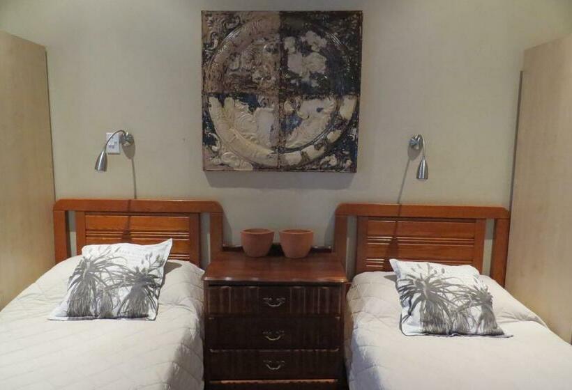 Номер Стандарт, The Village In Hatfield