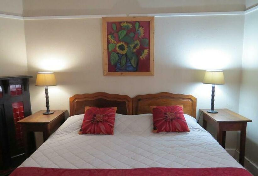 Номер Стандарт, The Village In Hatfield