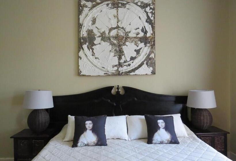 Quarto Estandar, The Village In Hatfield
