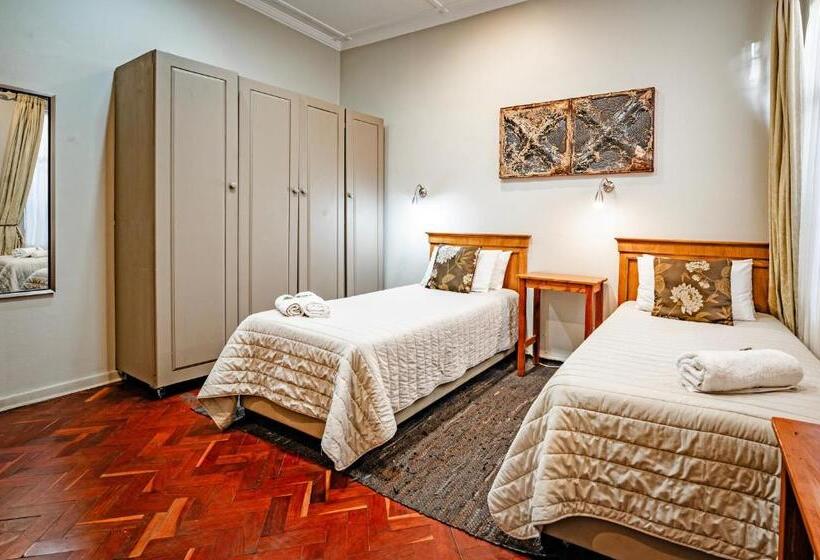 Номер Стандарт, The Village In Hatfield