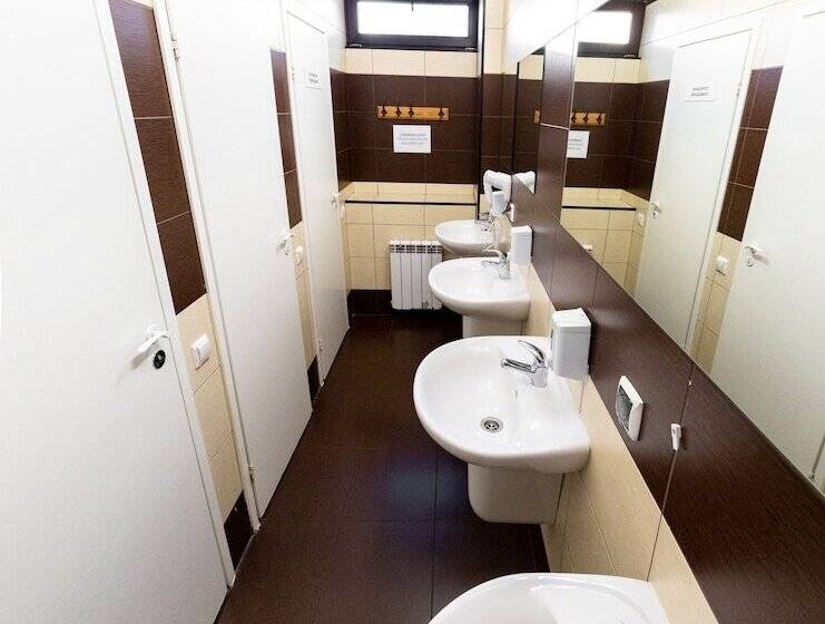 تختخواب در اتاق مشترک, Petrozavodsk Hostel