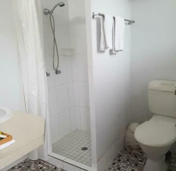 اتاق خانوادگی, Sunseeker Motel