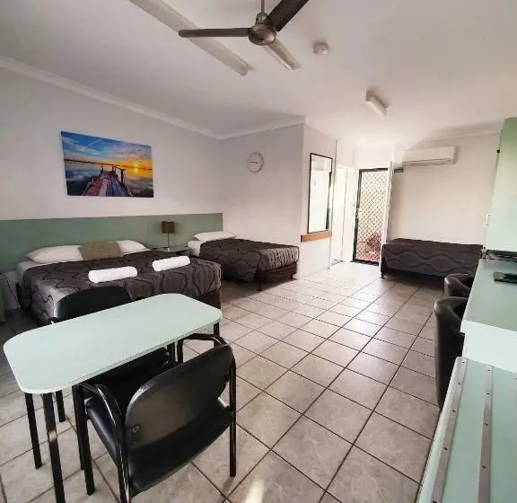 اتاق خانوادگی, Sunseeker Motel