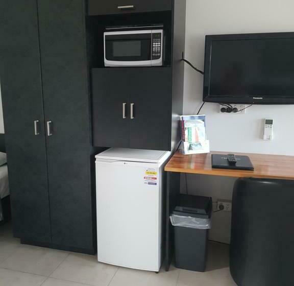 اتاق خانوادگی, Sunseeker Motel