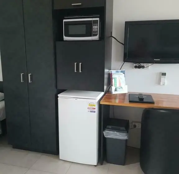 اتاق خانوادگی, Sunseeker Motel