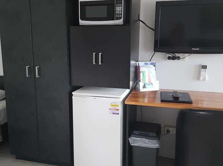 اتاق خانوادگی, Sunseeker Motel