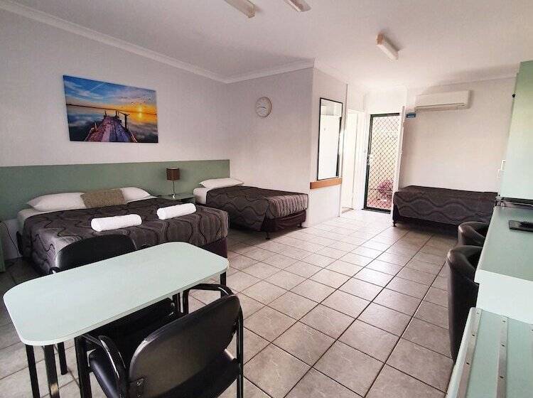 Семейный Номер, Sunseeker Motel