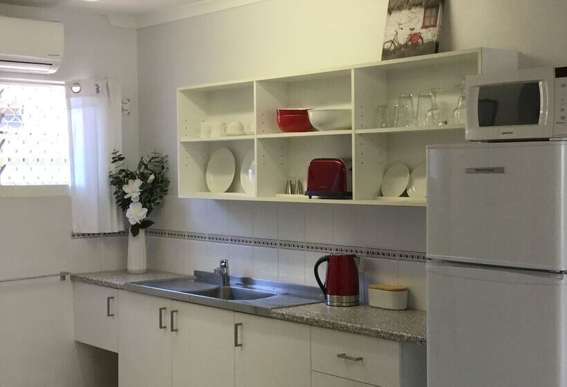 استودیوی استاندارد, Sunseeker Motel