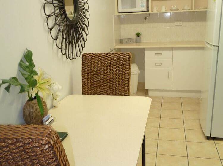 استودیوی استاندارد, Sunseeker Motel