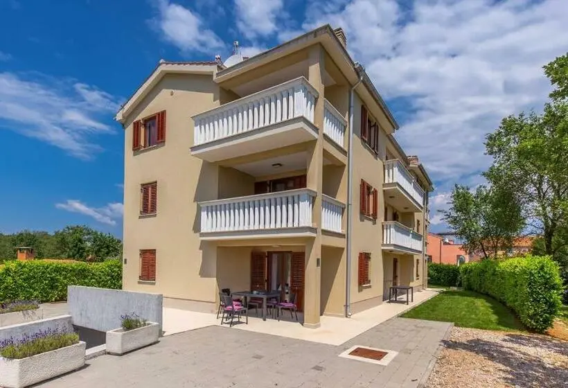 １階の１ベッドルームアパートメント, Apartments Mike