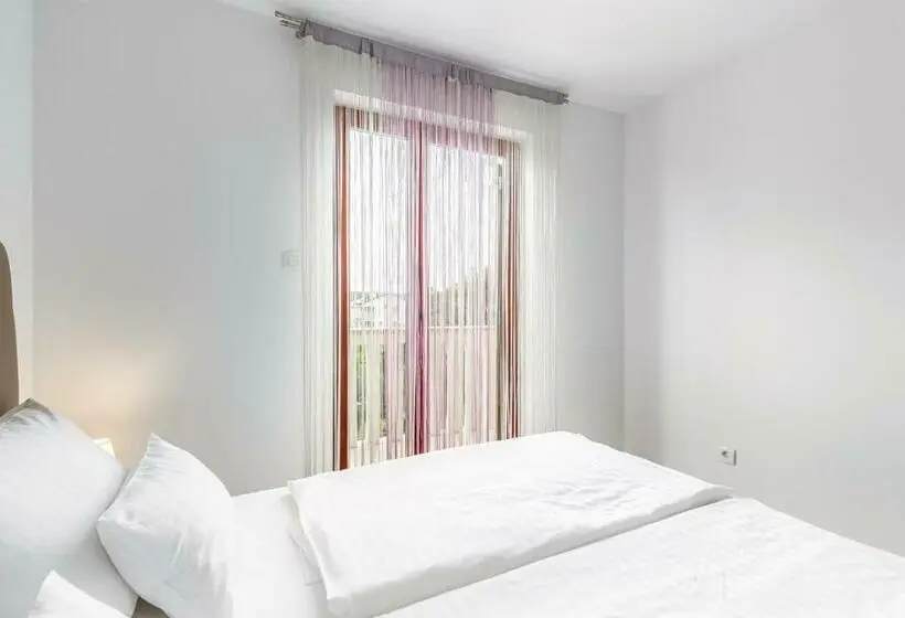 １階の１ベッドルームアパートメント, Apartments Mike