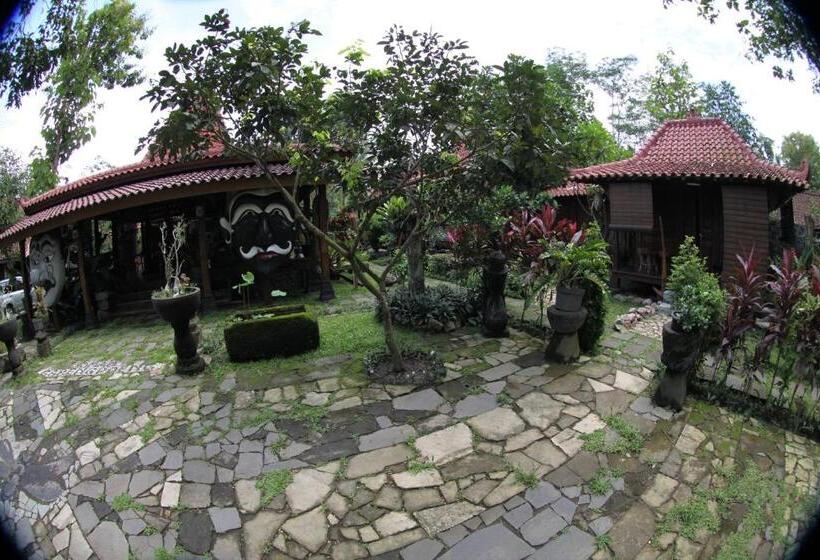 스탠다드 방갈로, Omah Garengpoeng