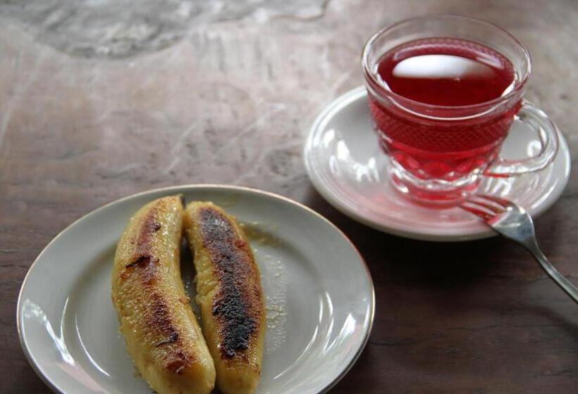 스탠다드 방갈로, Omah Garengpoeng