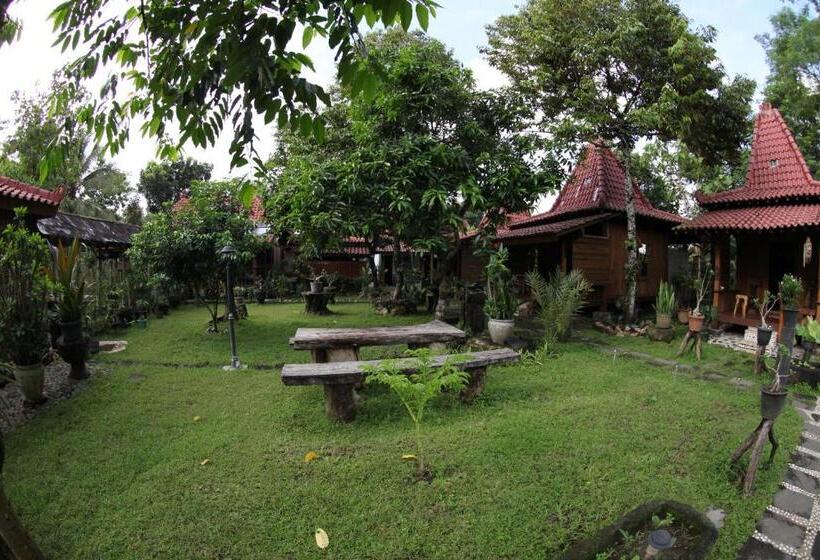 스탠다드 방갈로, Omah Garengpoeng