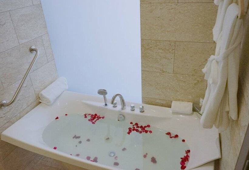 디럭스 룸, The Glory River Kwai