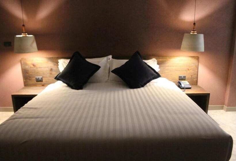 디럭스 룸, The Glory River Kwai