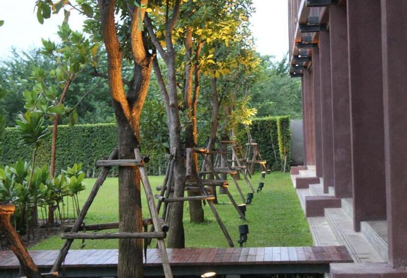 디럭스 룸, The Glory River Kwai