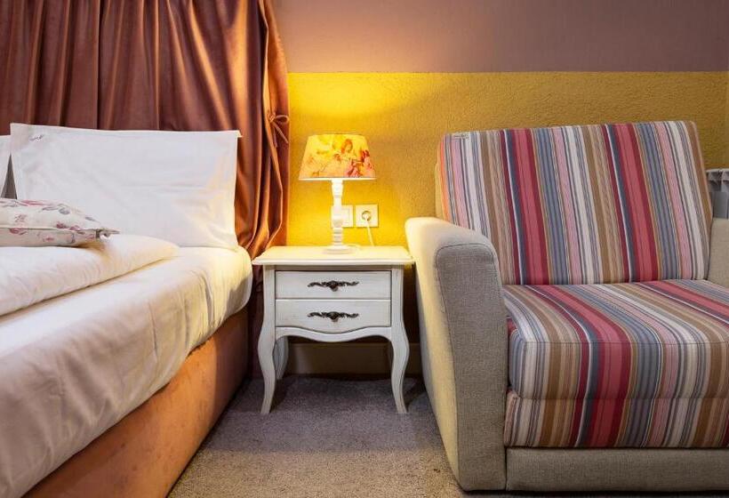 غرفة قياسية, Casa Art