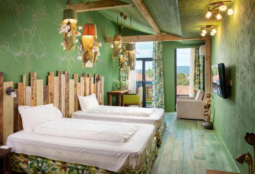 جناح جونيور مزوَّد بتراس, Casa Art