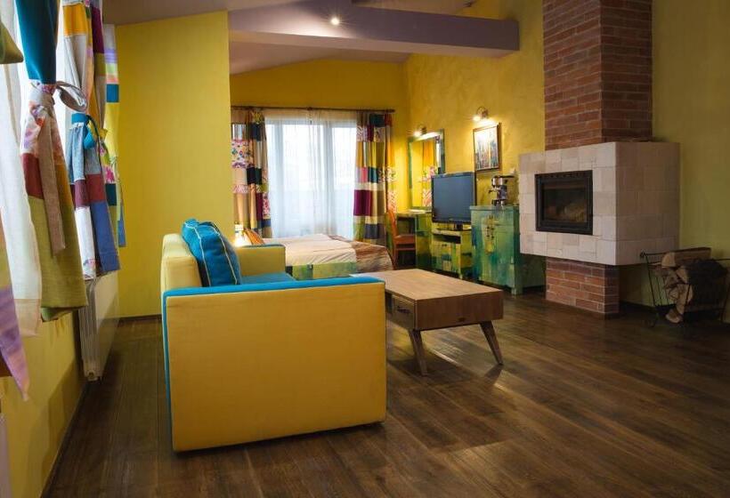 جناح جونيور مزوَّد بتراس, Casa Art