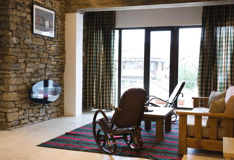 جناح جونيور مزوَّد بتراس, Casa Art