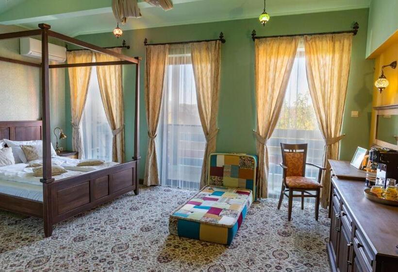 جناح جونيور مزوَّد بتراس, Casa Art