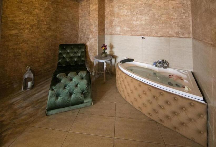 디럭스 룸, Royal Valentina Castle