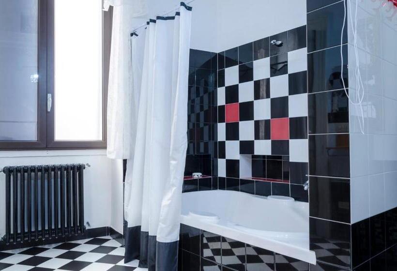آپارتمان سلطنتی 1 خوابه, Maria Vittoria Charming Rooms And Apartments
