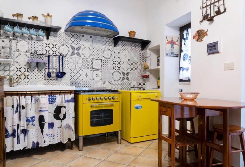 آپارتمان سلطنتی 1 خوابه, Maria Vittoria Charming Rooms And Apartments