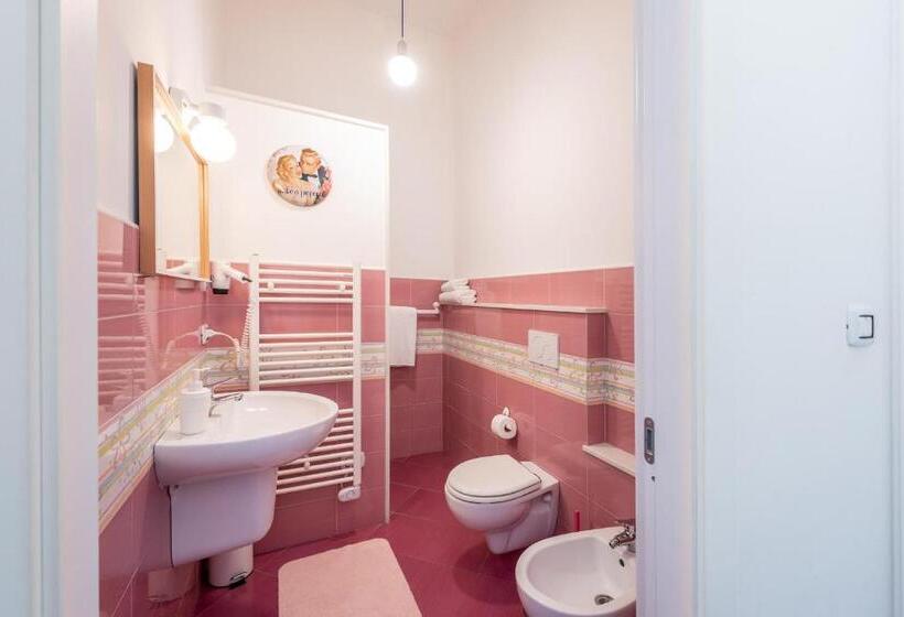 اتاق اکونومی, Maria Vittoria Charming Rooms And Apartments