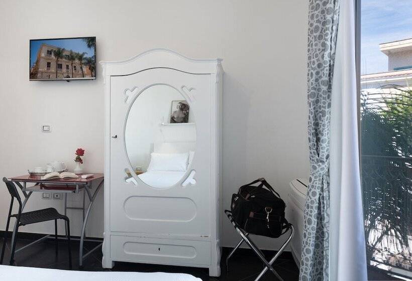 اتاق اکونومی, Maria Vittoria Charming Rooms And Apartments