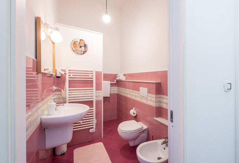 اتاق اکونومی, Maria Vittoria Charming Rooms And Apartments