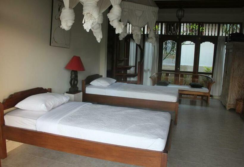 חדר משפחתי, Abian Ayu Villa