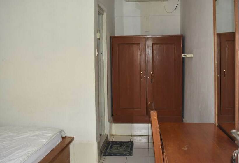 Номер Deluxe, Bajo