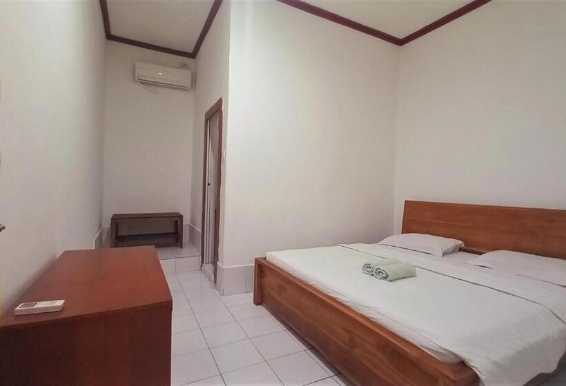 Номер Deluxe, Bajo