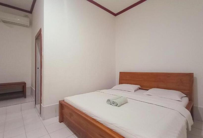 Номер Deluxe, Bajo