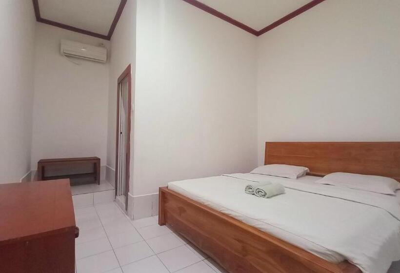 Номер Deluxe, Bajo