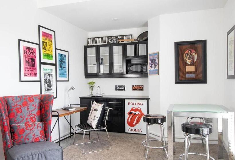 プレミアムスイート, Retro Suites