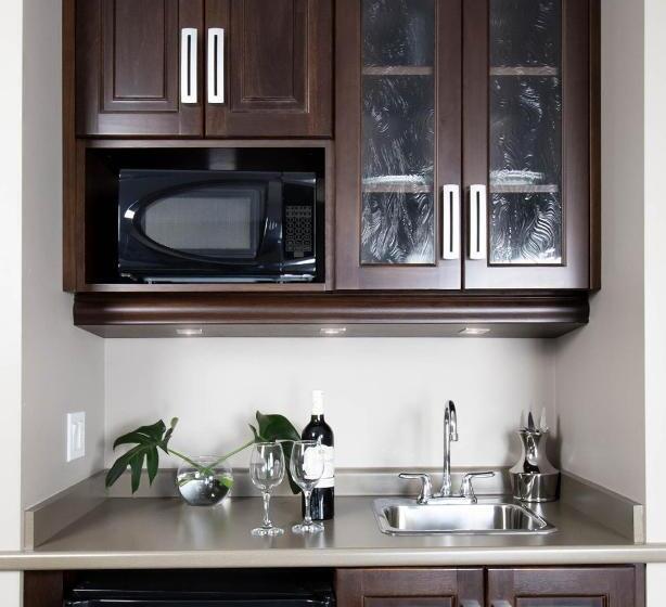 スーペリアースイート, Retro Suites